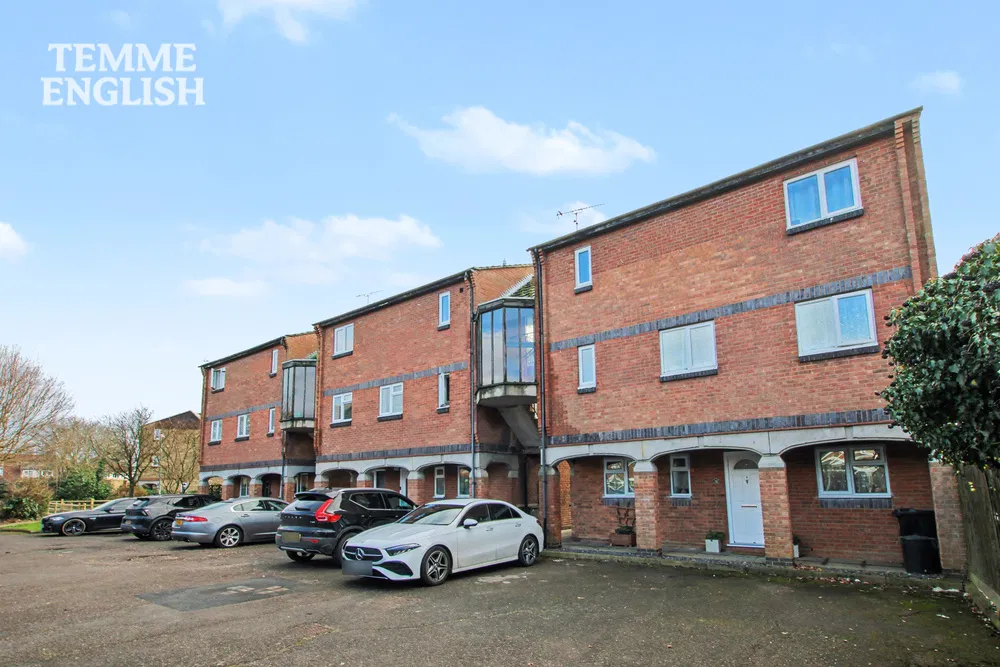 Fairfax Avenue, Basildon, SS13 - image 1