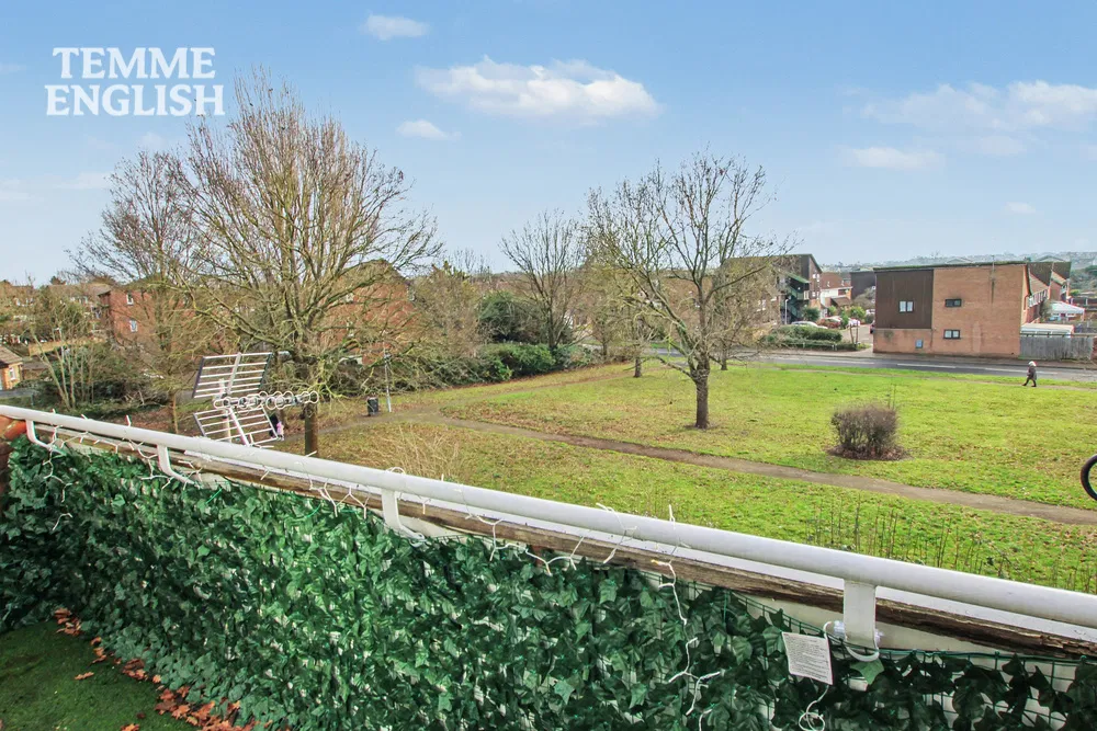 Fairfax Avenue, Basildon, SS13 - image 4