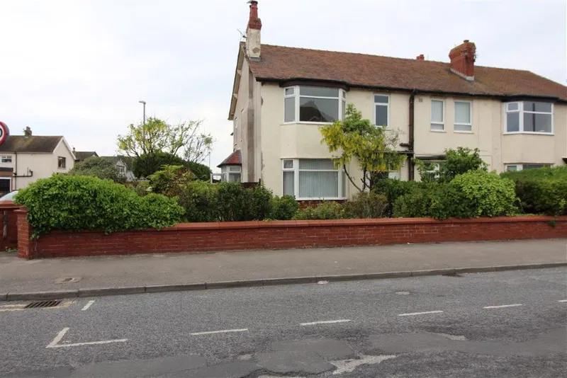 Flat 2, 32 Bispham Road, Thornton-Cleveleys, Lancashire, FY5 1DG