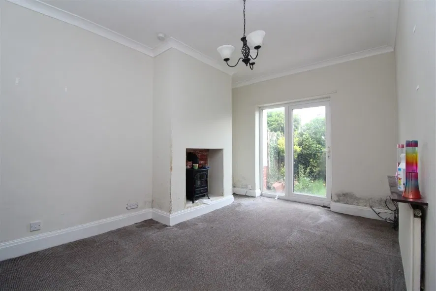 Flat 2, 32 Bispham Road, Thornton-Cleveleys, Lancashire, FY5 1DG - image 2