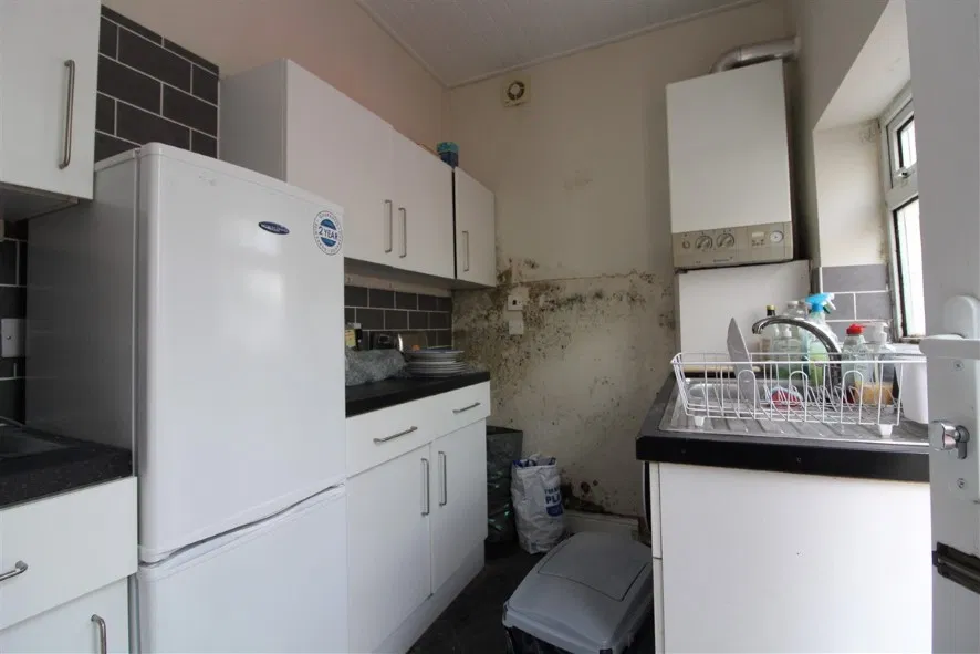 Flat 2, 32 Bispham Road, Thornton-Cleveleys, Lancashire, FY5 1DG - image 3