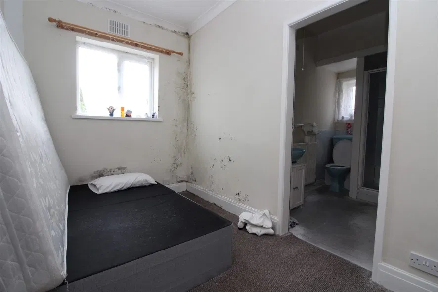 Flat 2, 32 Bispham Road, Thornton-Cleveleys, Lancashire, FY5 1DG - image 4