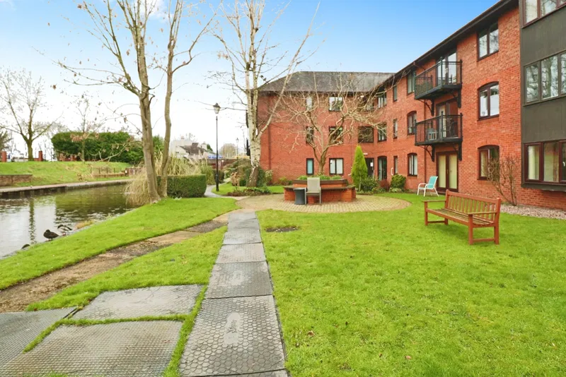 The Moorings, Stone, ST15