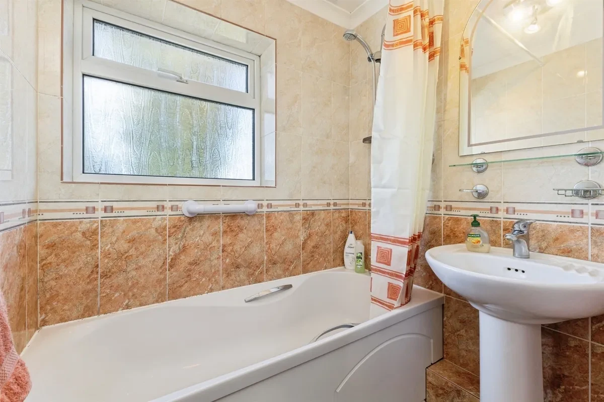 Links Avenue, Hellesdon, Norwich - image 14