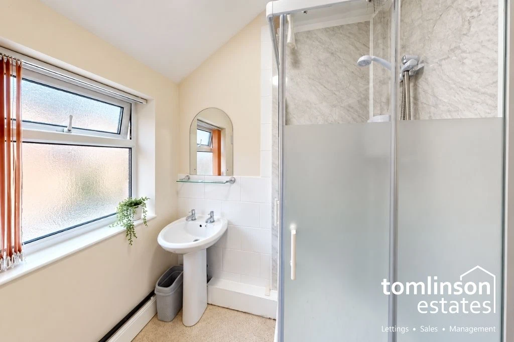 Rolleston Drive, Lenton, NG7 - image 10