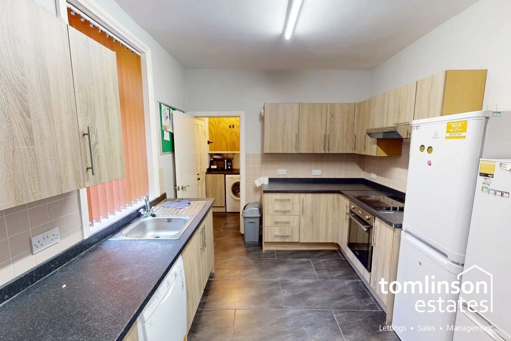 Rolleston Drive, Lenton, NG7 - image 6