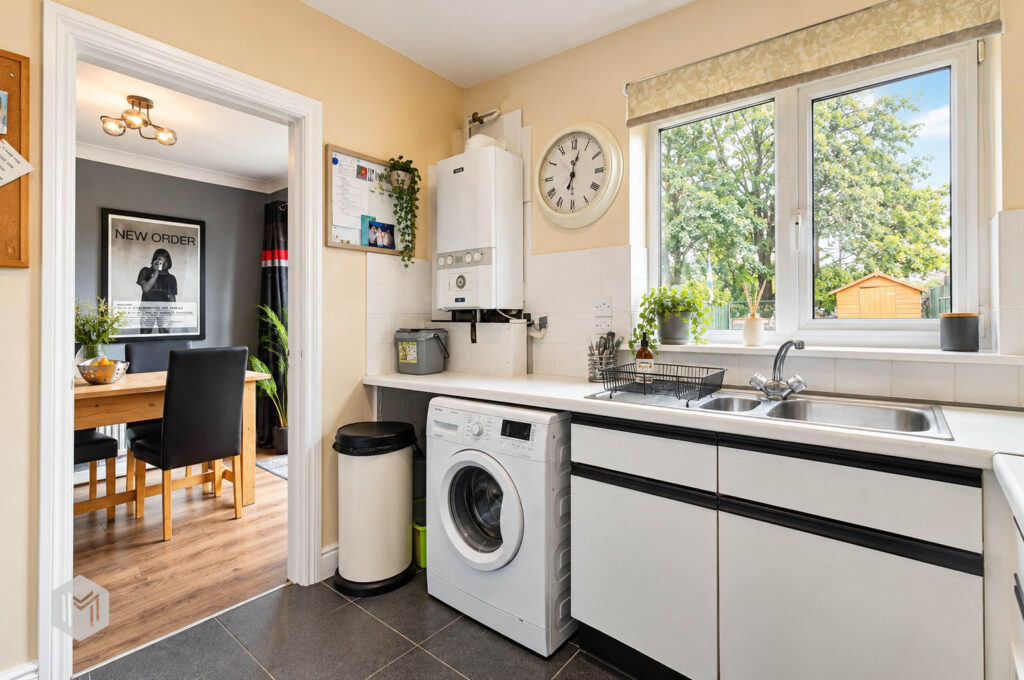 New Wellington Close, Blackburn, BB2 - image 3