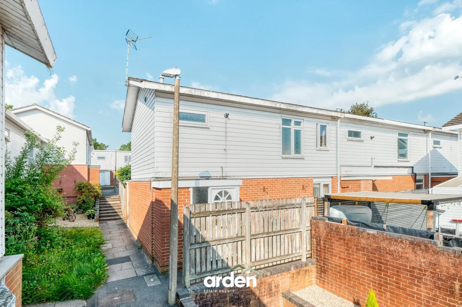 Himbleton Close, Redditch, B98 - image 1