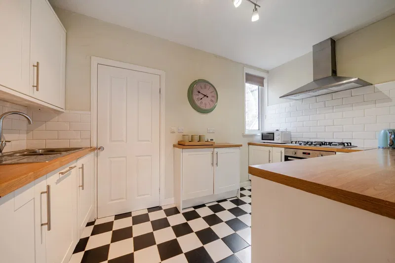 Merton Road, London, SW18 - image 3