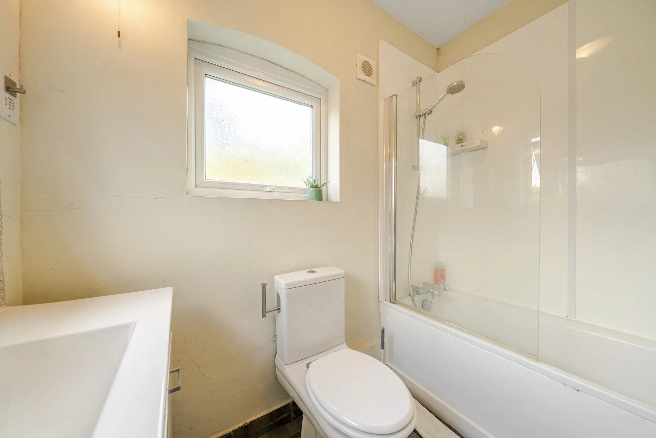 Merton Road, London, SW18 - image 6