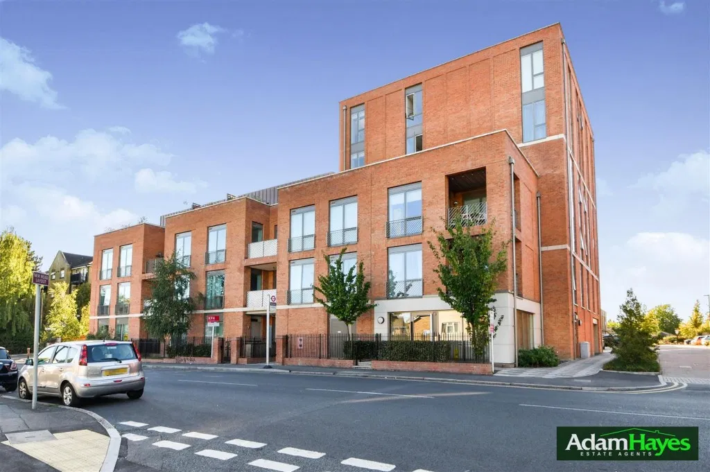 Oakwood Crescent, Muswell Hill, N10 - image 1
