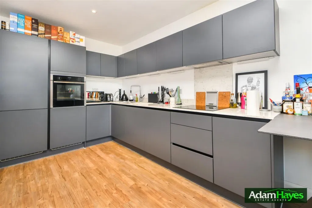 Oakwood Crescent, Muswell Hill, N10 - image 3