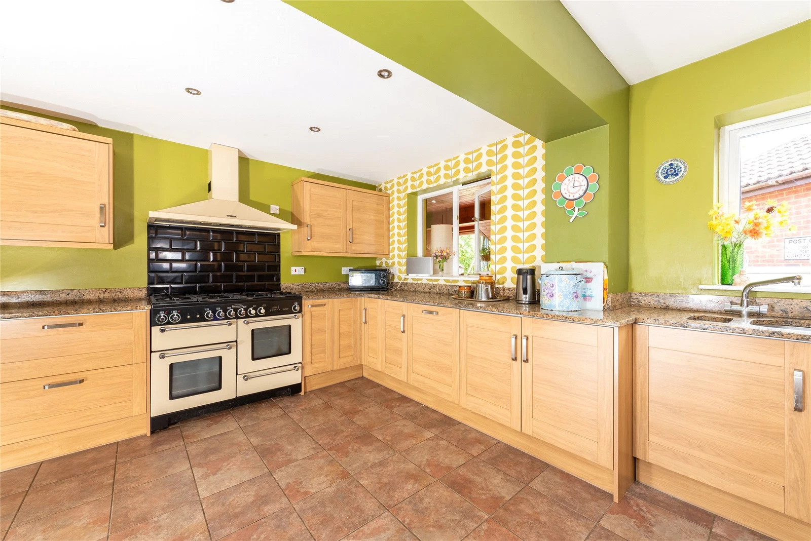 16 Brill Place, Bradwell Common, Buckinghamshire, MK13 8EQ - image 2