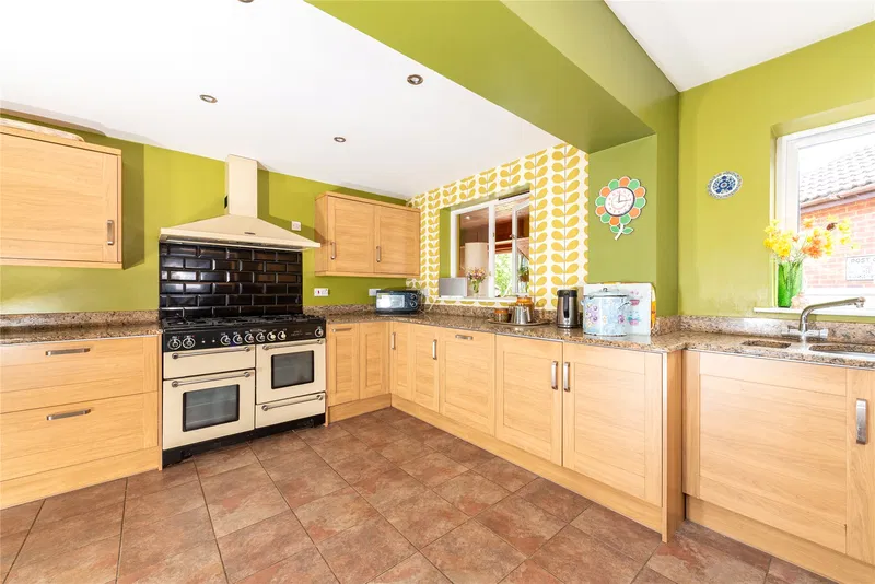 16 Brill Place, Bradwell Common, Buckinghamshire, MK13 8EQ - image 2