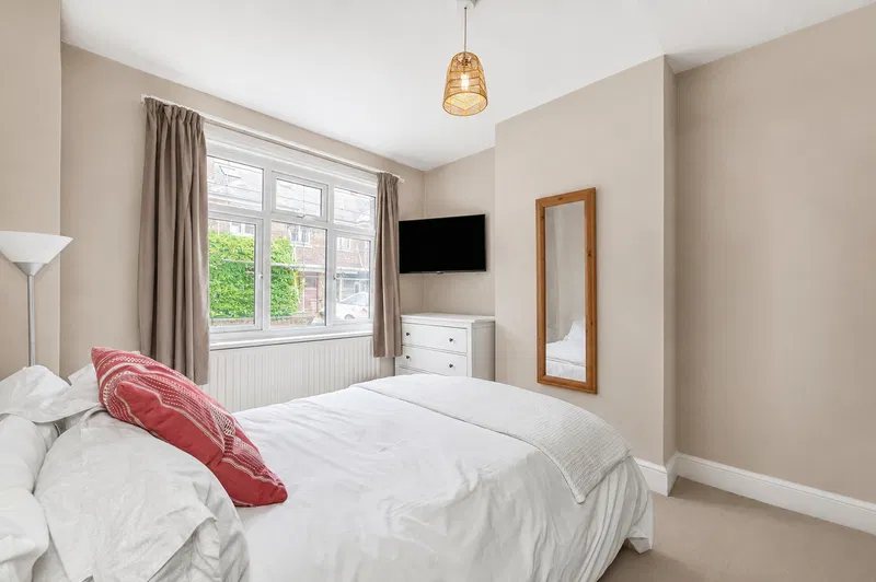 Strickland Row, Earlsfield, London, SW18 - image 2