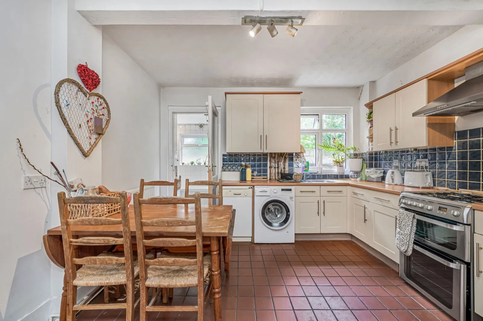Strickland Row, Earlsfield, London, SW18 - image 3