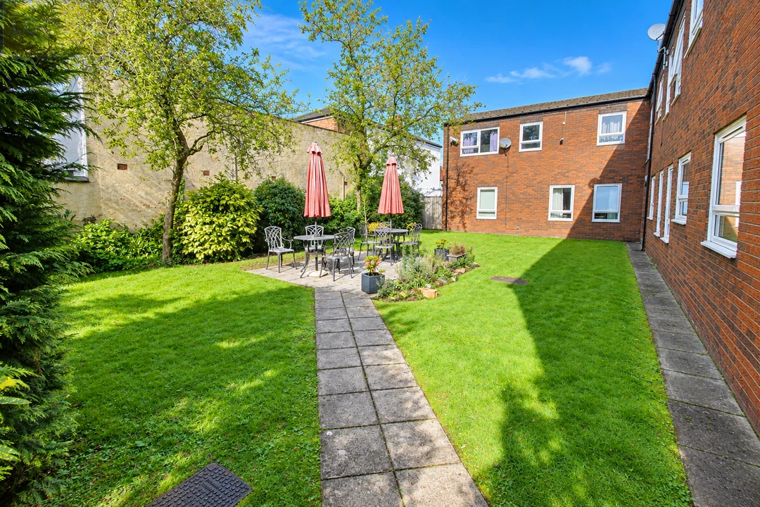 Flat 4, Winster House, Moorside Road, Flixton - image 10