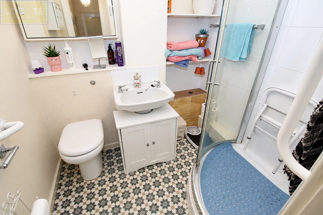 Flat 4, Winster House, Moorside Road, Flixton - image 4