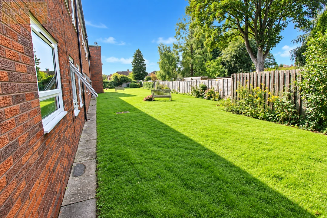 Flat 4, Winster House, Moorside Road, Flixton - image 9