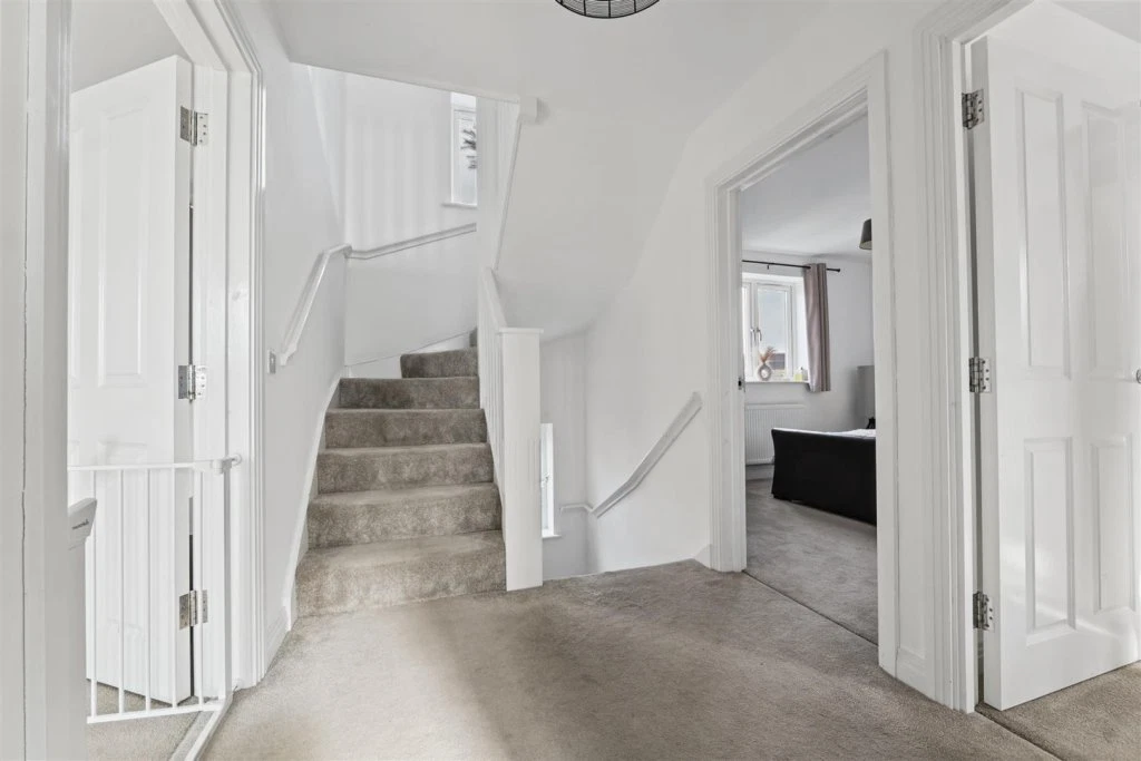 Kite Way, Hampton Vale, Peterborough - image 12