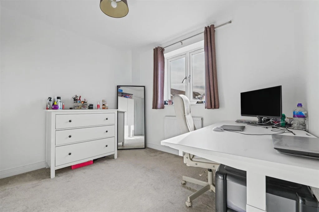Kite Way, Hampton Vale, Peterborough - image 16