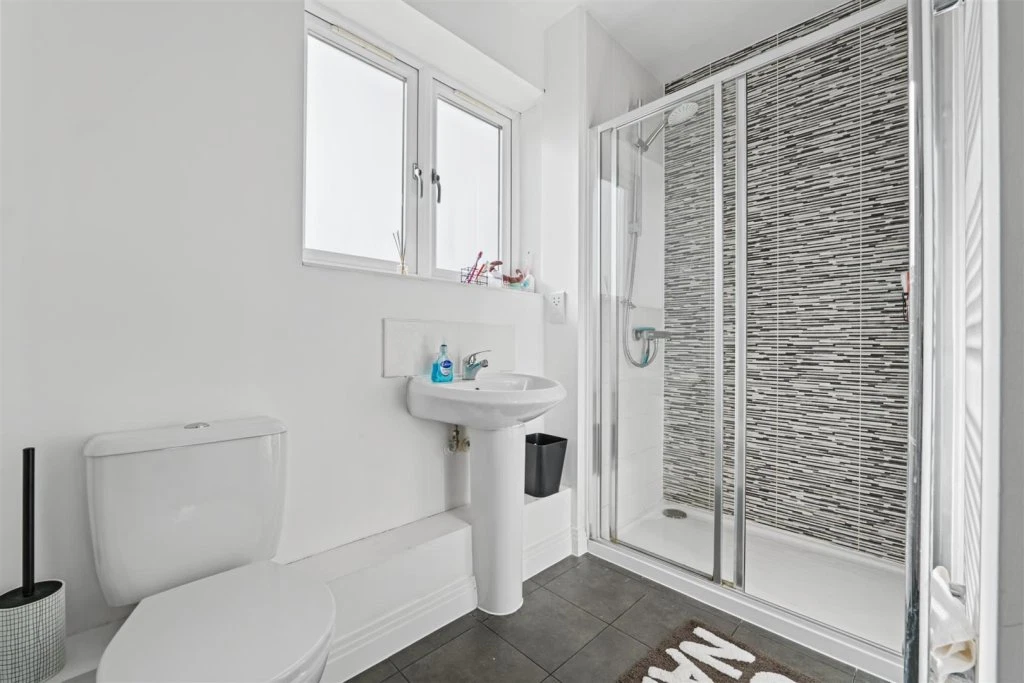 Kite Way, Hampton Vale, Peterborough - image 23