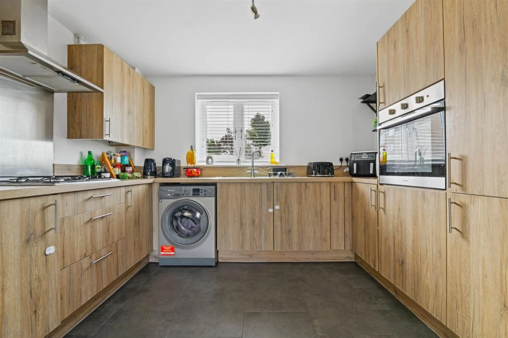 Kite Way, Hampton Vale, Peterborough - image 2