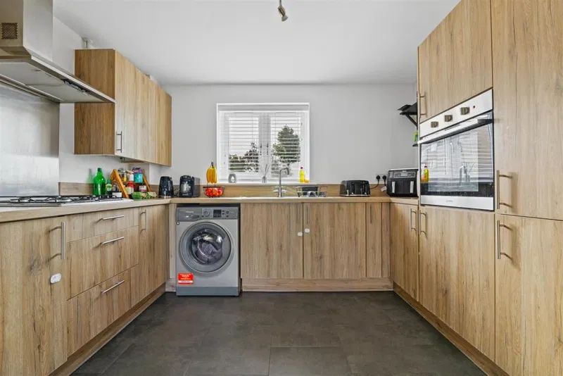 Kite Way, Hampton Vale, Peterborough - image 2