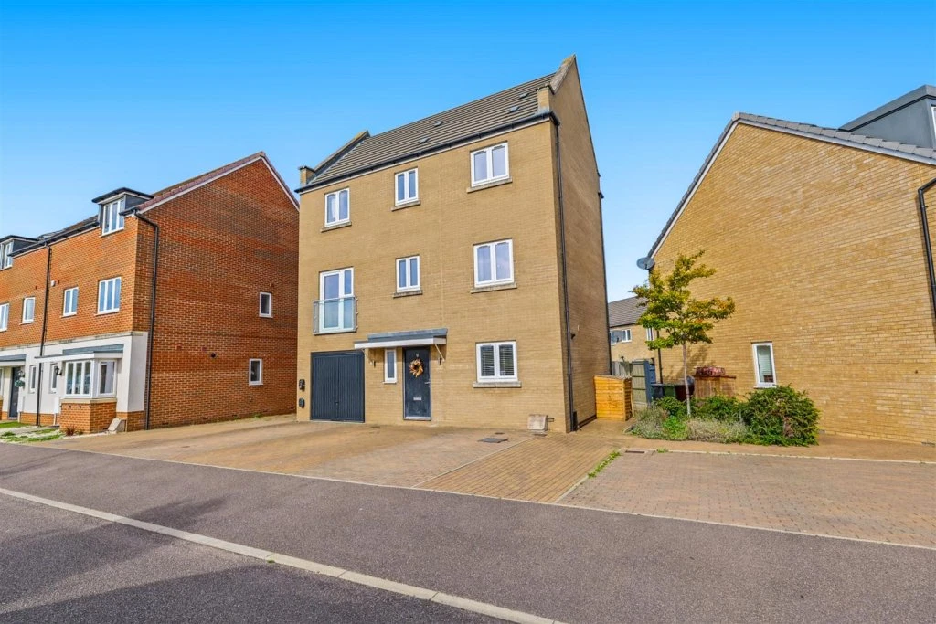 Kite Way, Hampton Vale, Peterborough - image 35
