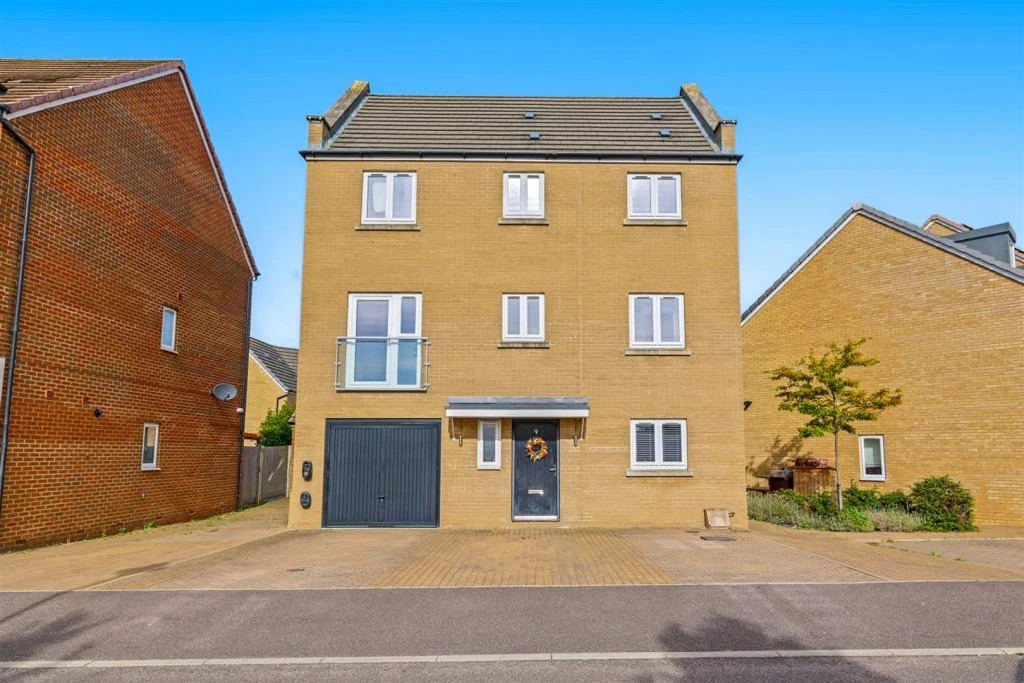 Kite Way, Hampton Vale, Peterborough - image 36