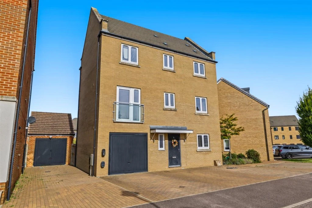 Kite Way, Hampton Vale, Peterborough - image 37
