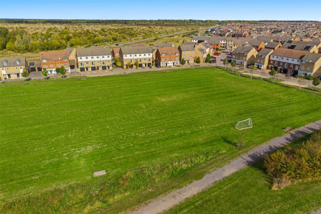 Kite Way, Hampton Vale, Peterborough - image 3