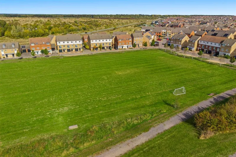 Kite Way, Hampton Vale, Peterborough - image 3