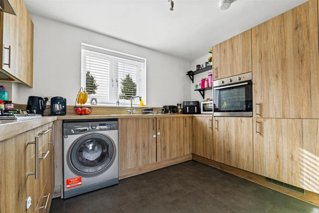 Kite Way, Hampton Vale, Peterborough - image 8