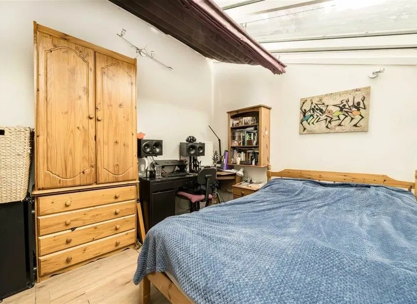 Ashford Road, Cricklewood, NW2 - image 4