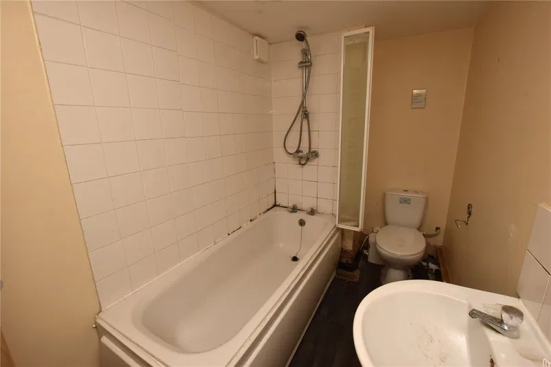Pennington Grove, Leeds, West Yorkshire, LS6 2JL - image 3