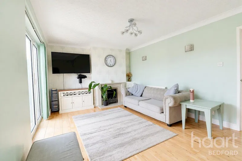 Dearne Walk, Bedford, MK41 - image 3