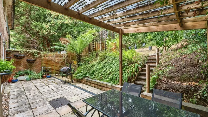 Leybourne Avenue, Southampton, Hampshire, SO18 - image 3