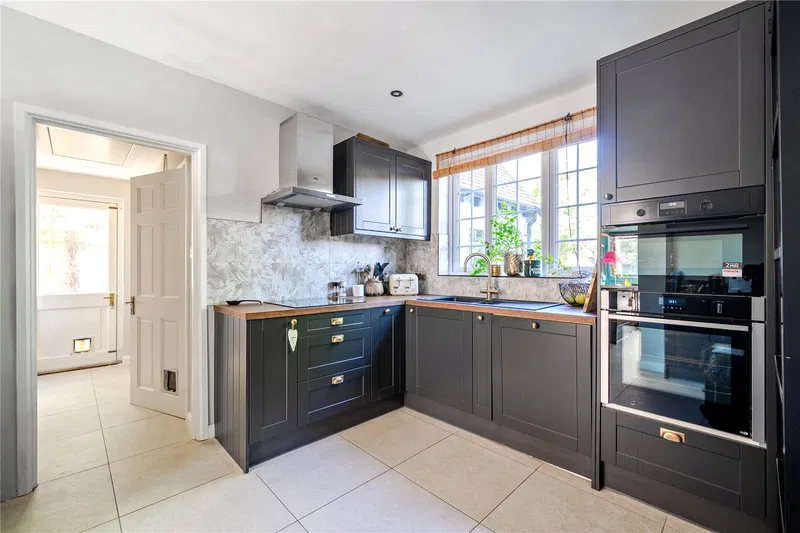Normanhurst Road, Walton-On-Thames, KT12 3EG - image 3