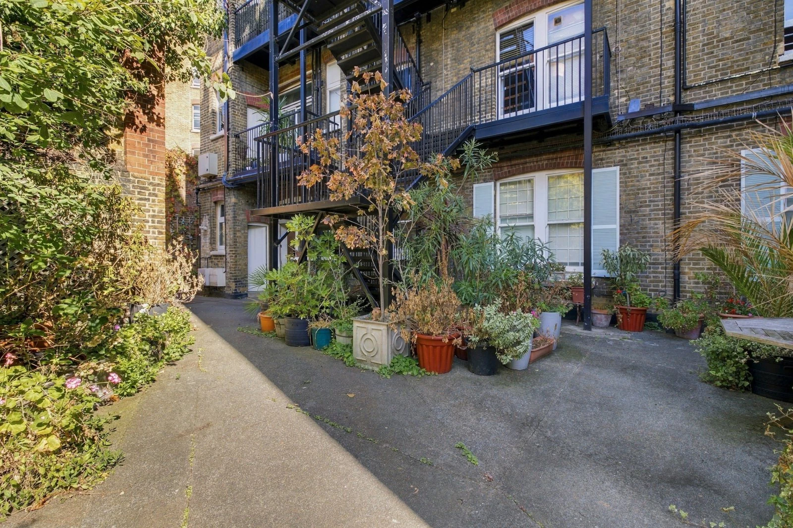 Warwick Mansions, Cromwell Crescent, Kensington & Chelsea, London, SW5 - image 12
