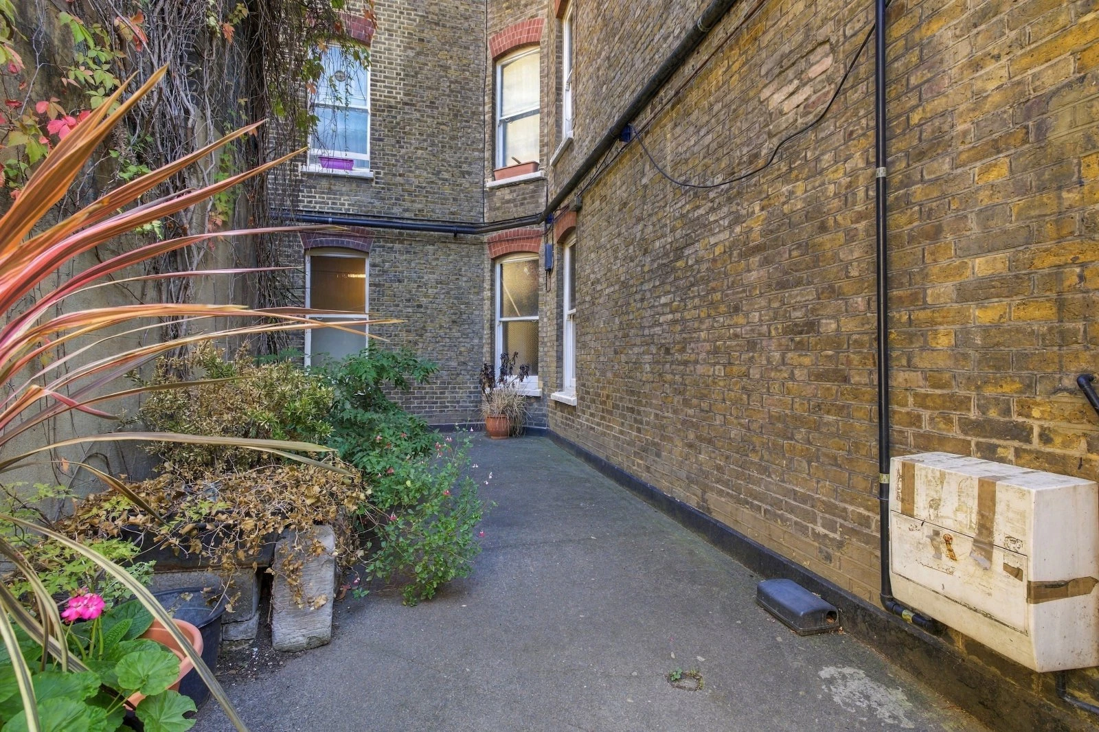 Warwick Mansions, Cromwell Crescent, Kensington & Chelsea, London, SW5 - image 13