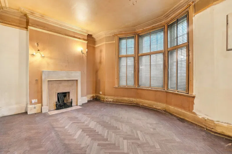 Warwick Mansions, Cromwell Crescent, Kensington & Chelsea, London, SW5 - image 2