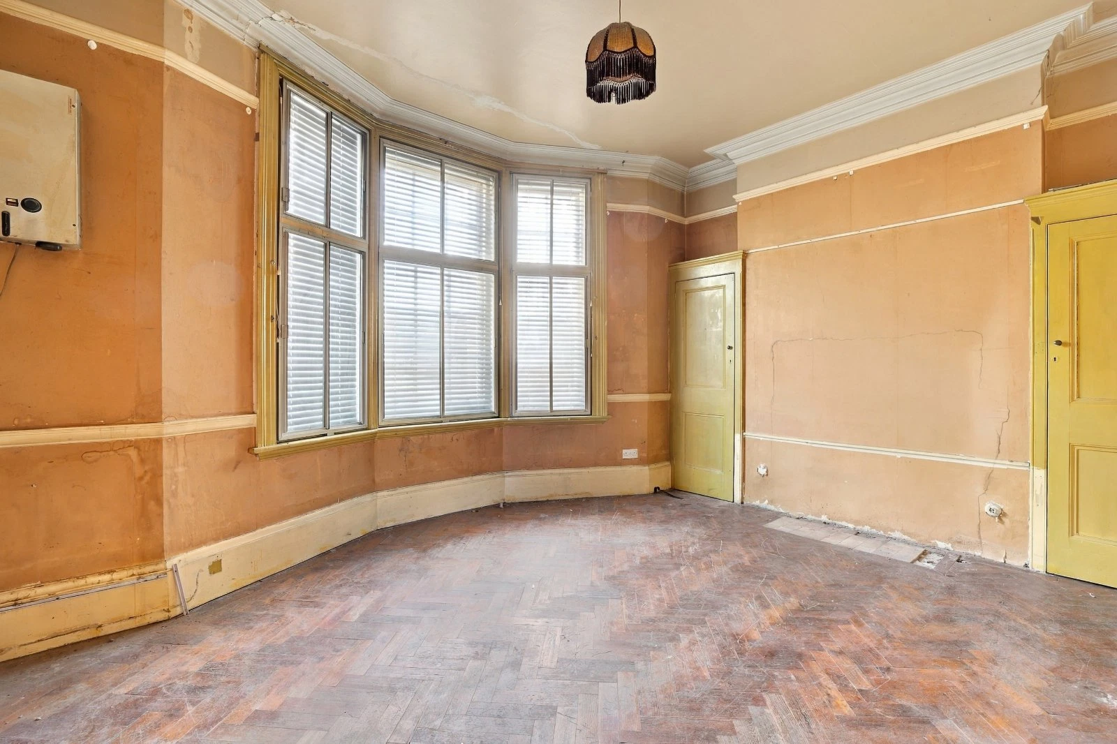 Warwick Mansions, Cromwell Crescent, Kensington & Chelsea, London, SW5 - image 4