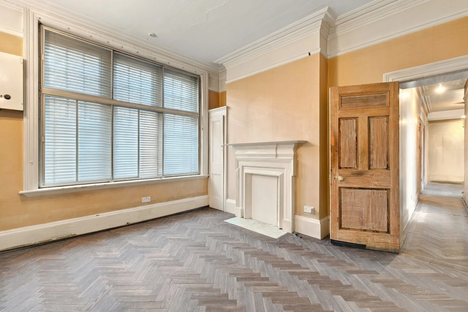 Warwick Mansions, Cromwell Crescent, Kensington & Chelsea, London, SW5 - image 5