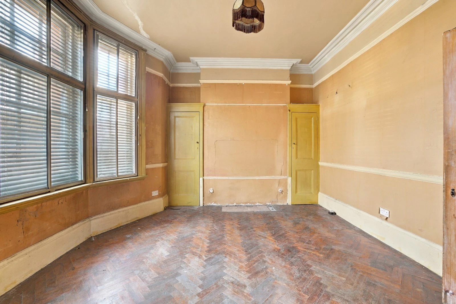 Warwick Mansions, Cromwell Crescent, Kensington & Chelsea, London, SW5 - image 6