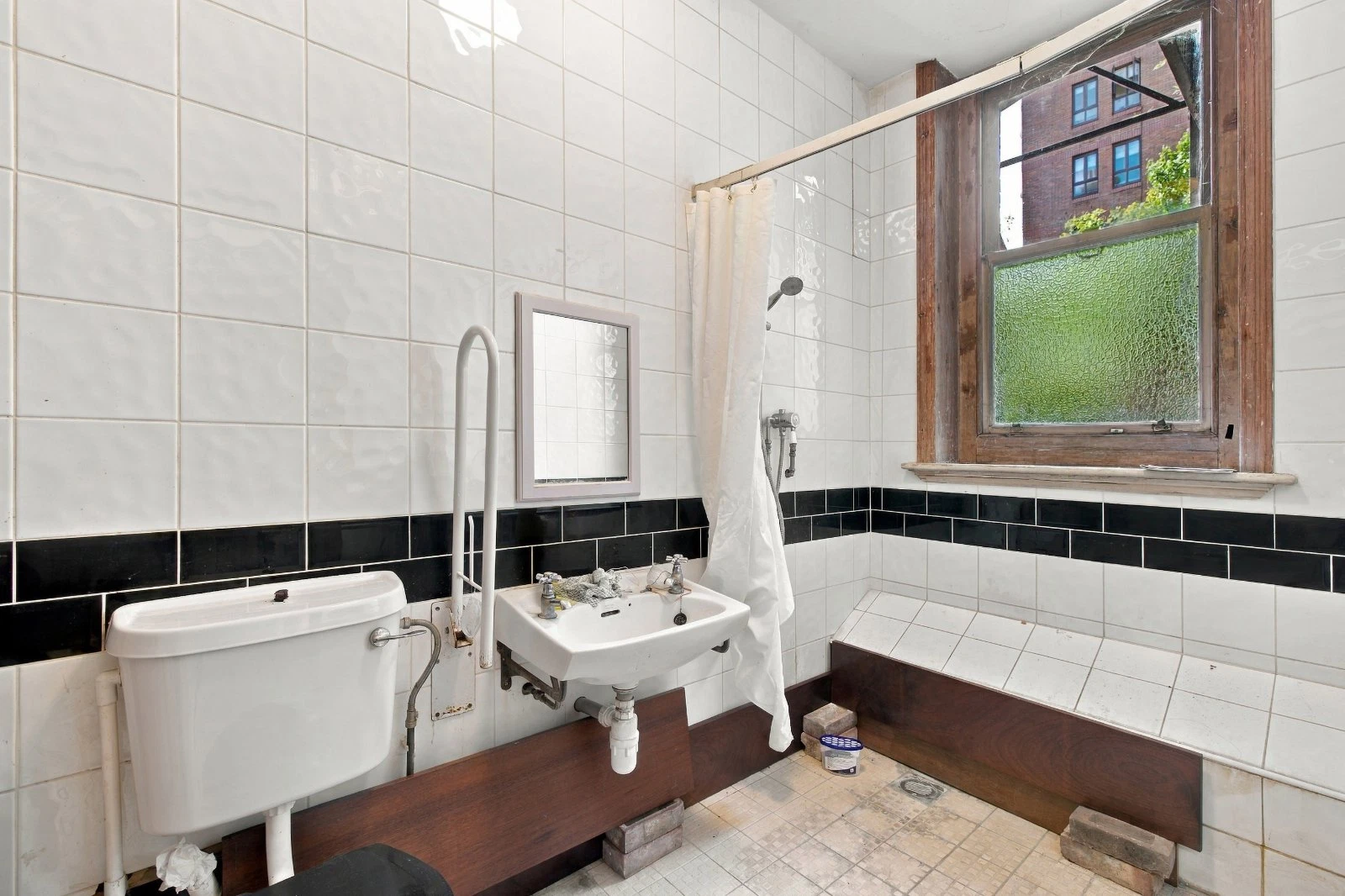 Warwick Mansions, Cromwell Crescent, Kensington & Chelsea, London, SW5 - image 9