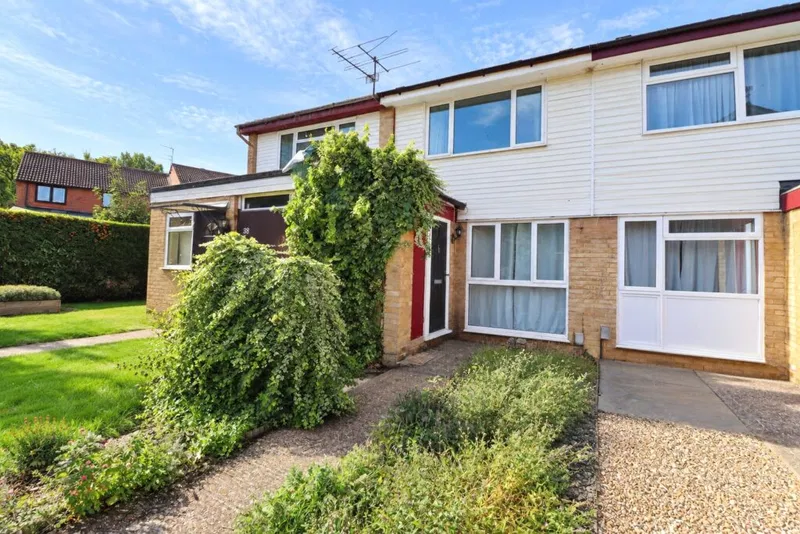 Oakfield, Woking, Surrey, GU21