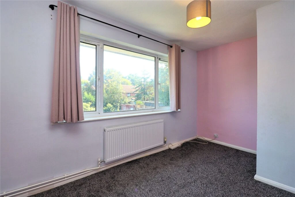 Oakfield, Woking, Surrey, GU21 - image 6