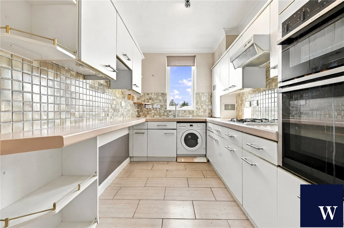 Hamilton Square, Sandringham Gardens, Finchley, London, N12 - image 13