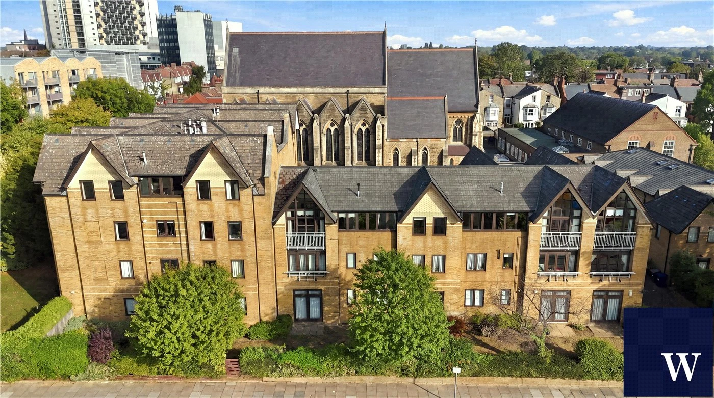 Hamilton Square, Sandringham Gardens, Finchley, London, N12 - image 16